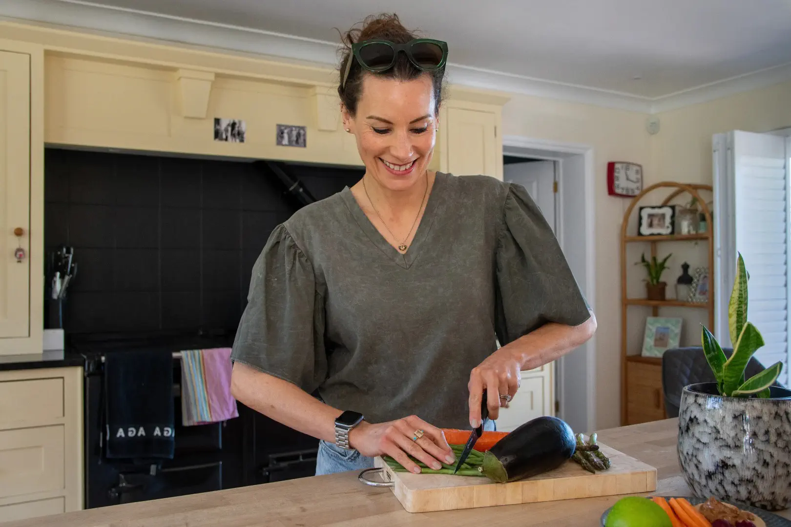 A female coach cutting vegetables in her kitchen