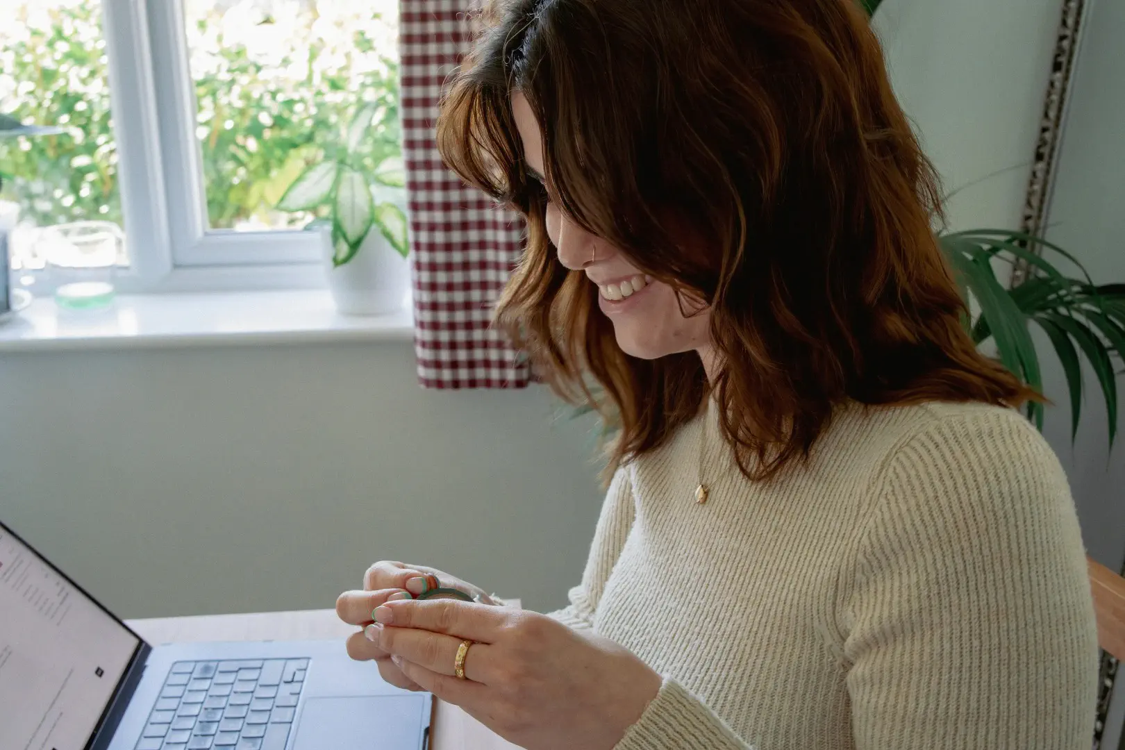 A female freelancer working on her laptop at her desk